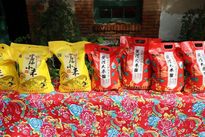 佳節(jié)品鄉(xiāng)情 濟(jì)陽農(nóng)副土特產(chǎn)品展銷會(huì)現(xiàn)場盛況